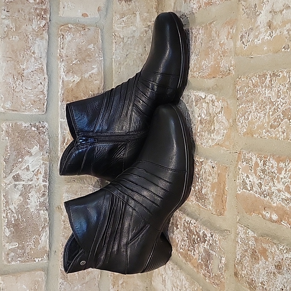 Romika, Black leather Ankle Boots, size 41.